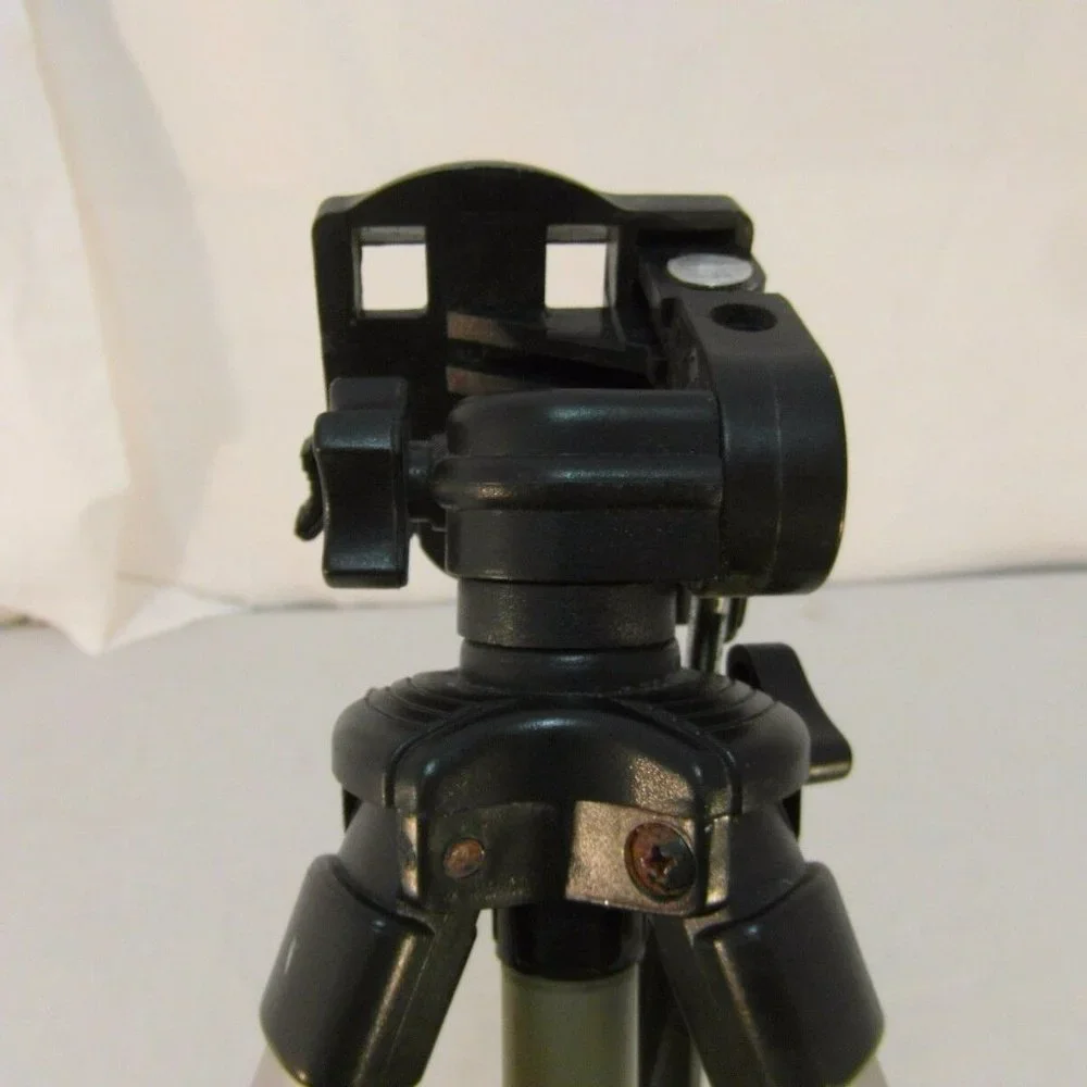 MEMOREX GRAY BLACK CAMERA TRI-POD STAND LEVEL CAMERA LOCK BLACK SILVER NM 31311